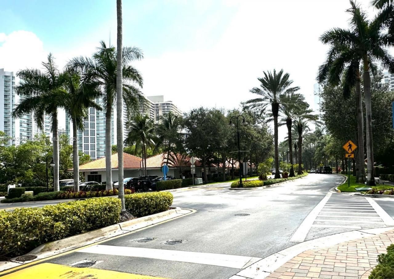 3500 Mystic Pointe Dr, Unit 1801, Aventura, FL 33180 Photo