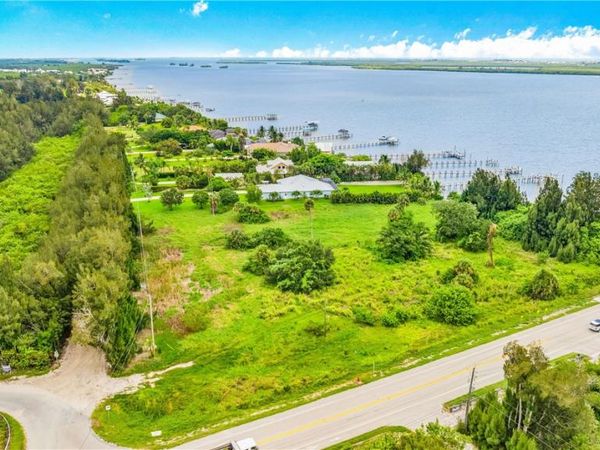 8780 44th Avenue, Sebastian, FL 32958