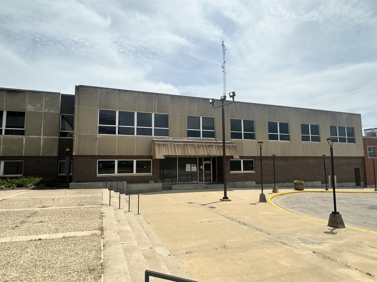 6 Dearborn Square, Kankakee, IL 60901