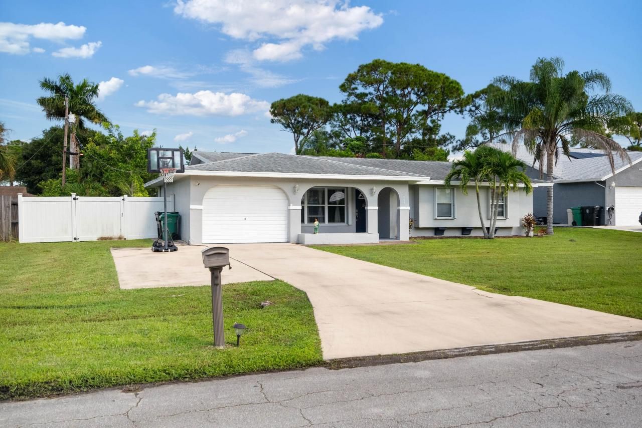 1167 SE Proctor Lane, Port Saint Lucie, FL 34983 Photo