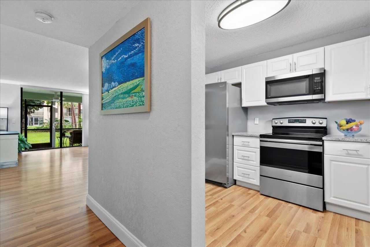 4760 Lucerne Lakes Boulevard W, Unit 105, Lake Worth, FL 33467 Photo
