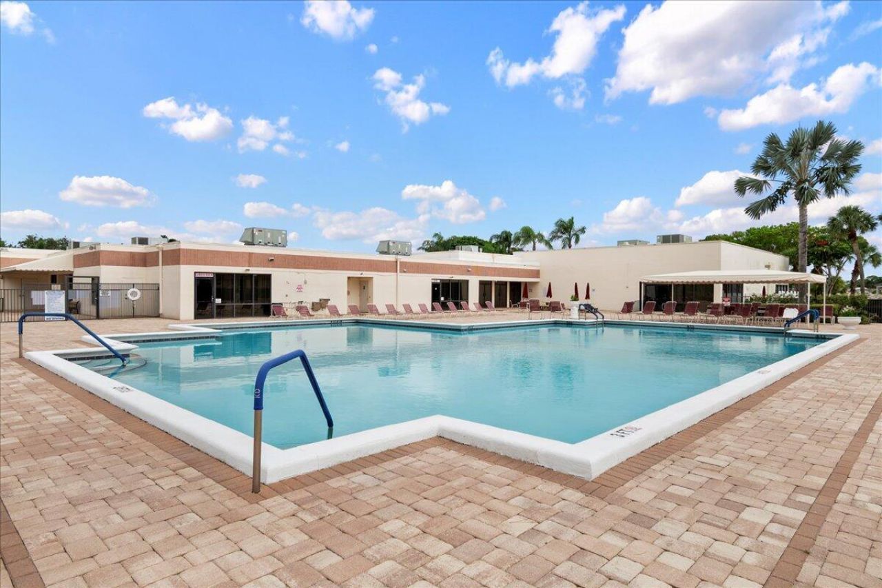 4760 Lucerne Lakes Boulevard W, Unit 105, Lake Worth, FL 33467 Photo