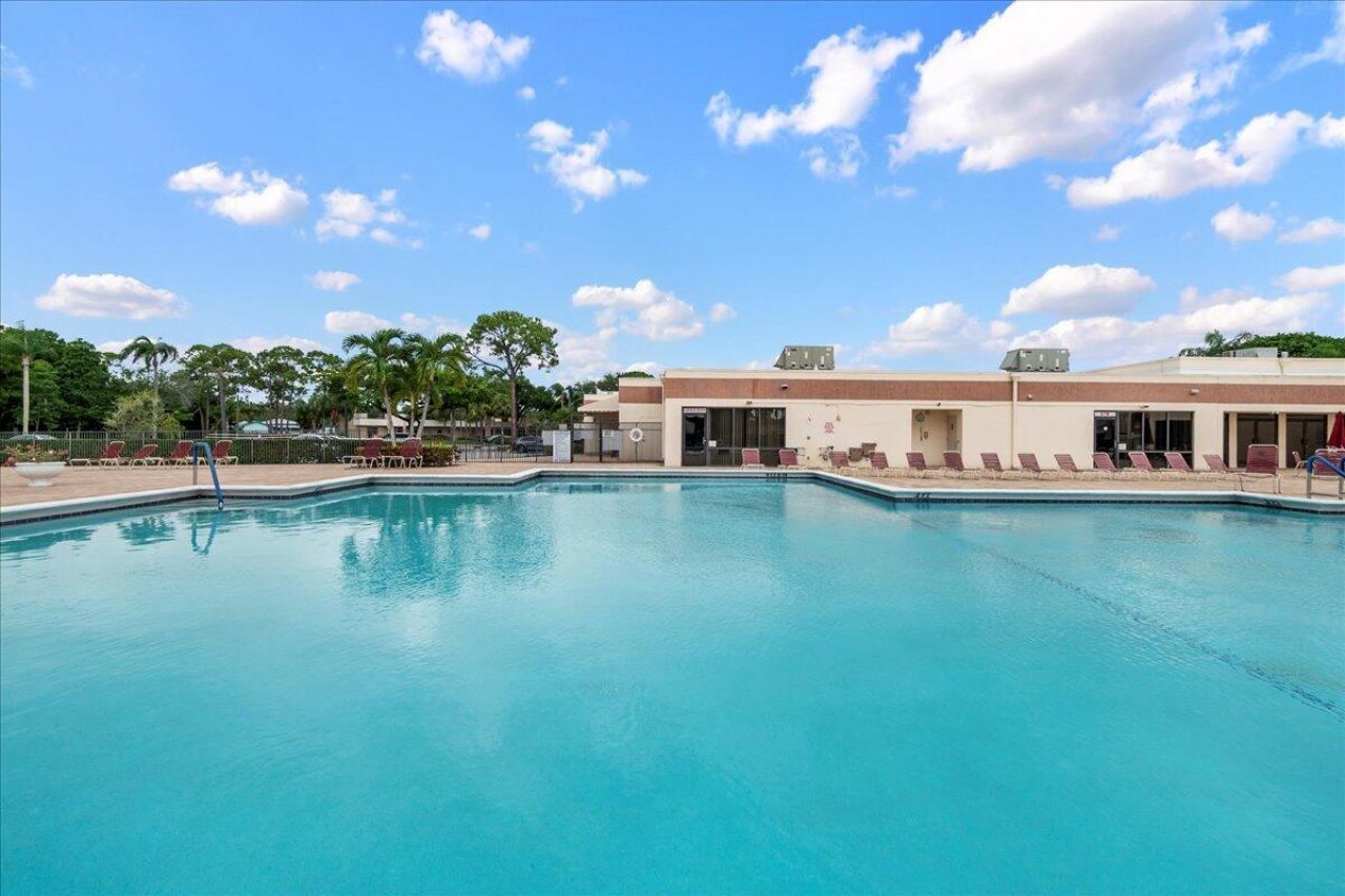 4760 Lucerne Lakes Boulevard W, Unit 105, Lake Worth, FL 33467 Photo