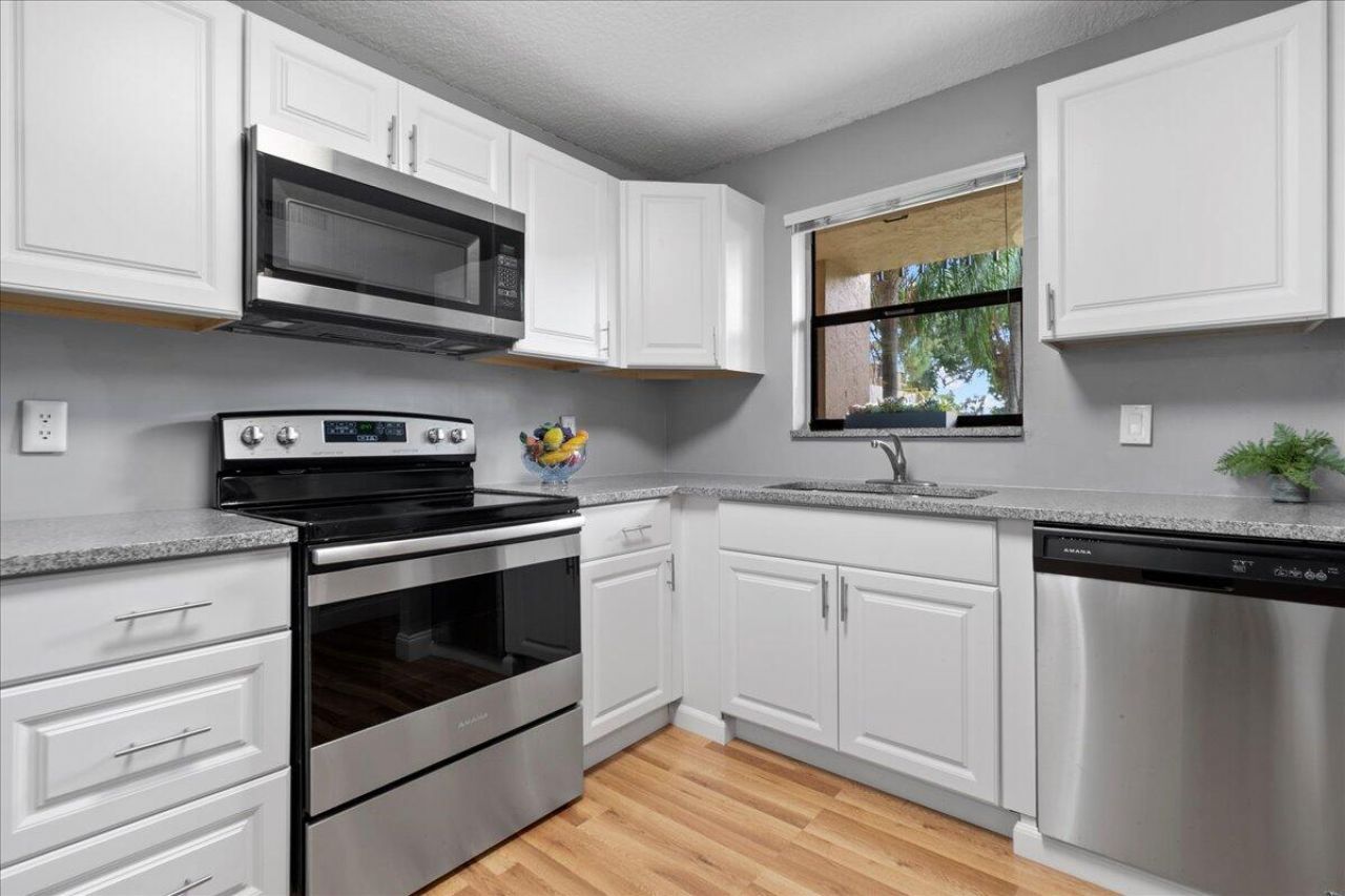 4760 Lucerne Lakes Boulevard W, Unit 105, Lake Worth, FL 33467 Photo