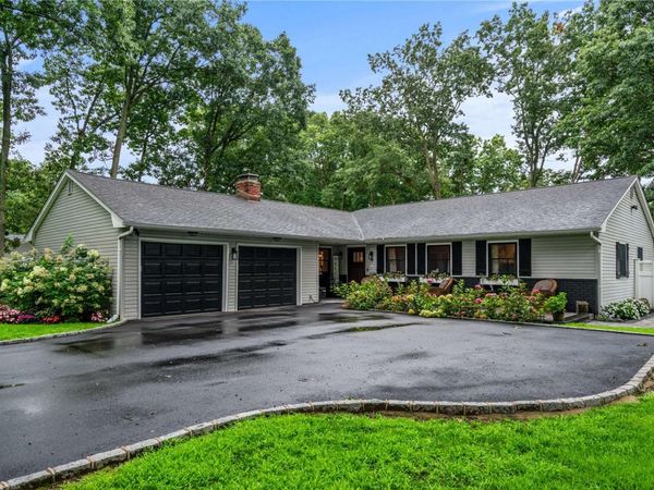 8 Balfour Lane, Stony Brook, NY 11790