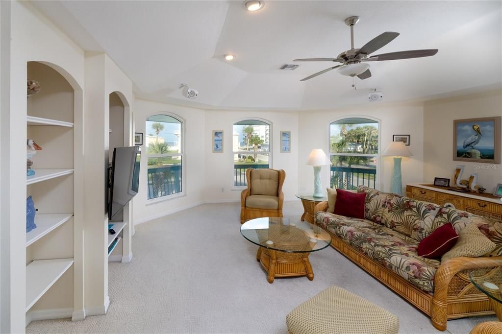 320 Due East Street, New Smyrna Beach, FL 32169 Photo