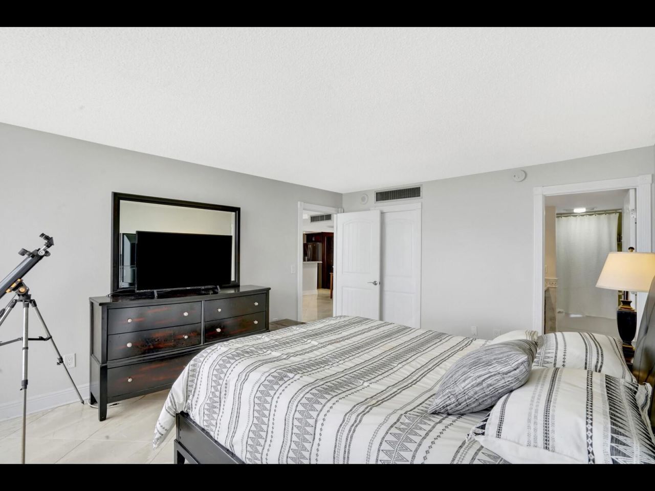5200 N Flagler Drive, Unit 802, West Palm Beach, FL 33407 Photo