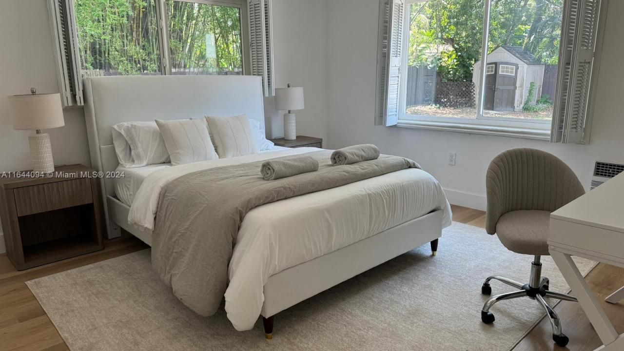 630 NE 117th St, Biscayne Park, FL 33161 Photo