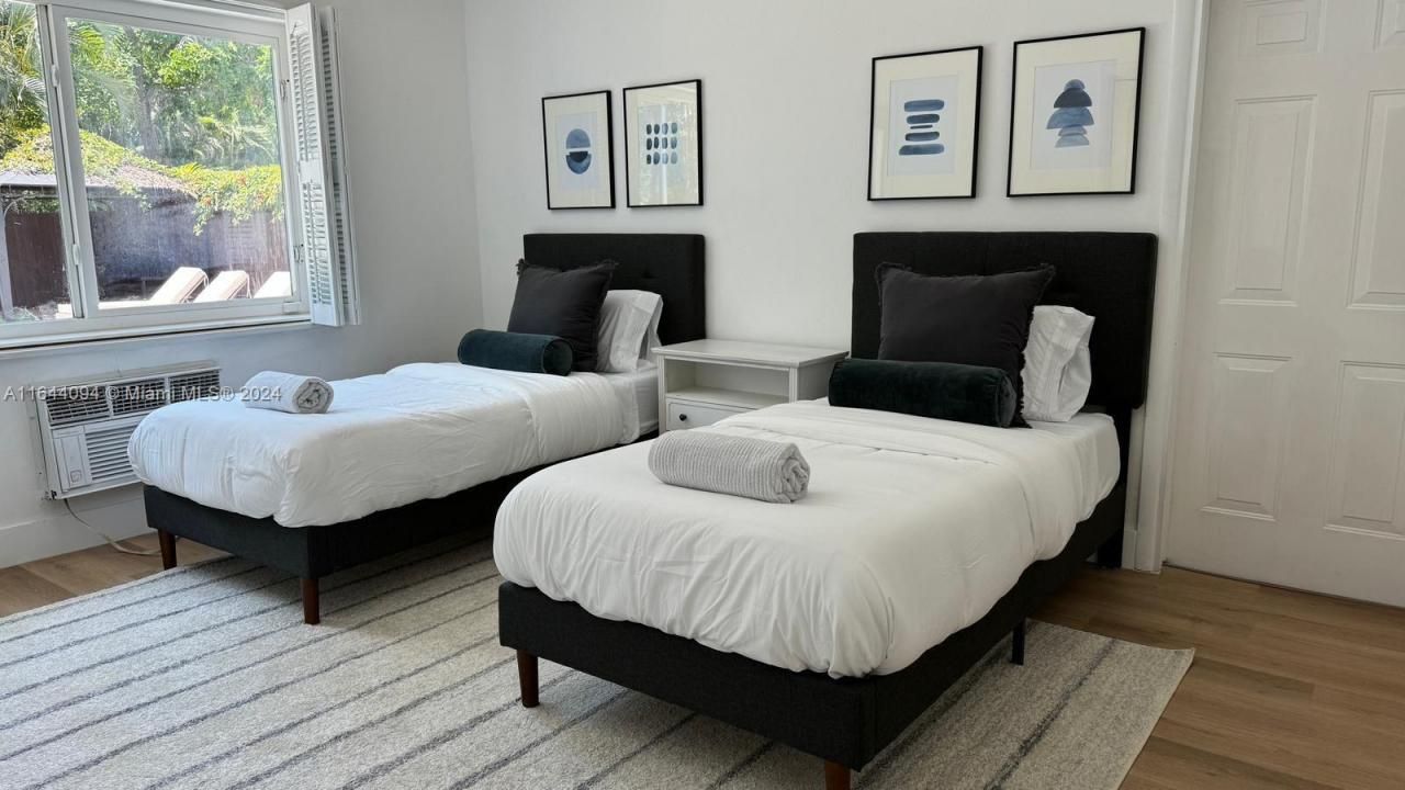 630 NE 117th St, Biscayne Park, FL 33161 Photo