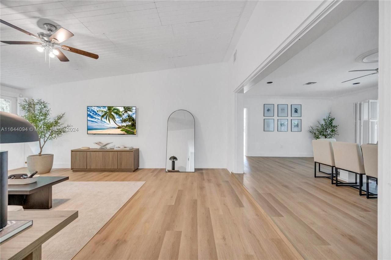 630 NE 117th St, Biscayne Park, FL 33161 Photo