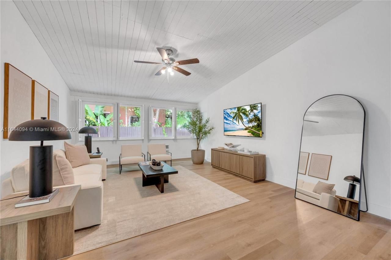 630 NE 117th St, Biscayne Park, FL 33161 Photo