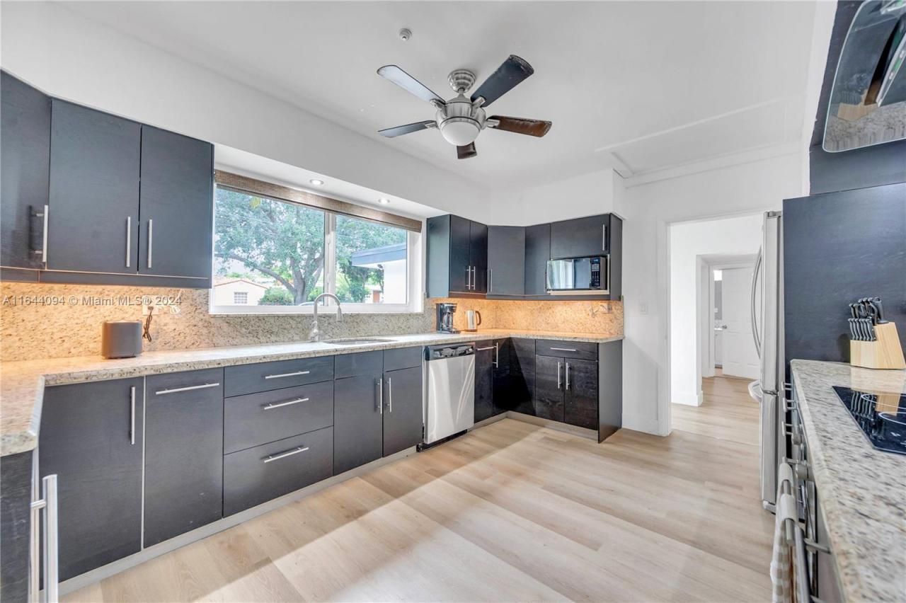 630 NE 117th St, Biscayne Park, FL 33161 Photo