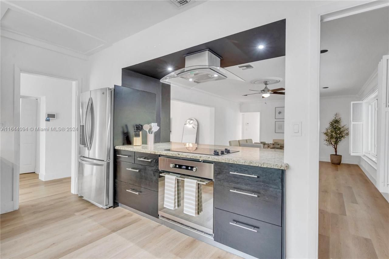 630 NE 117th St, Biscayne Park, FL 33161 Photo