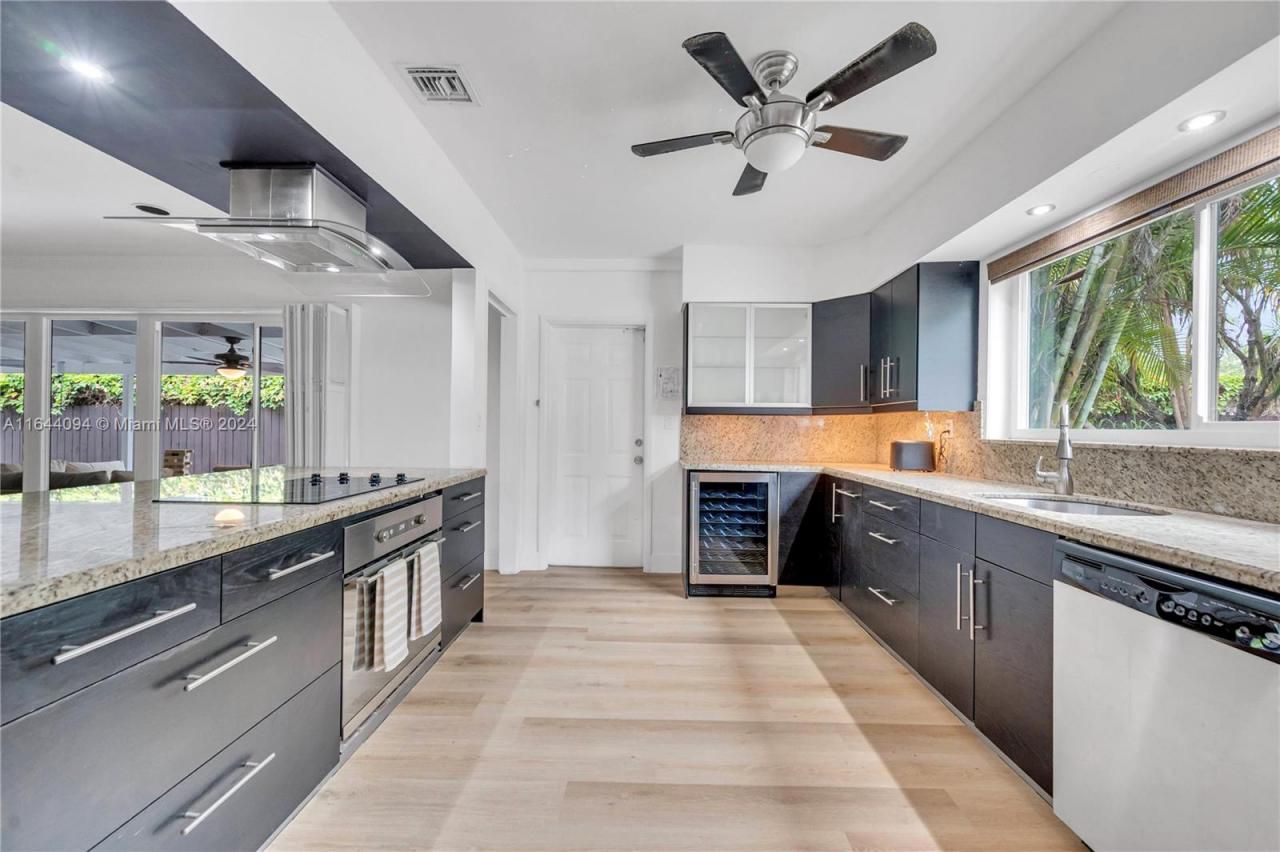 630 NE 117th St, Biscayne Park, FL 33161 Photo