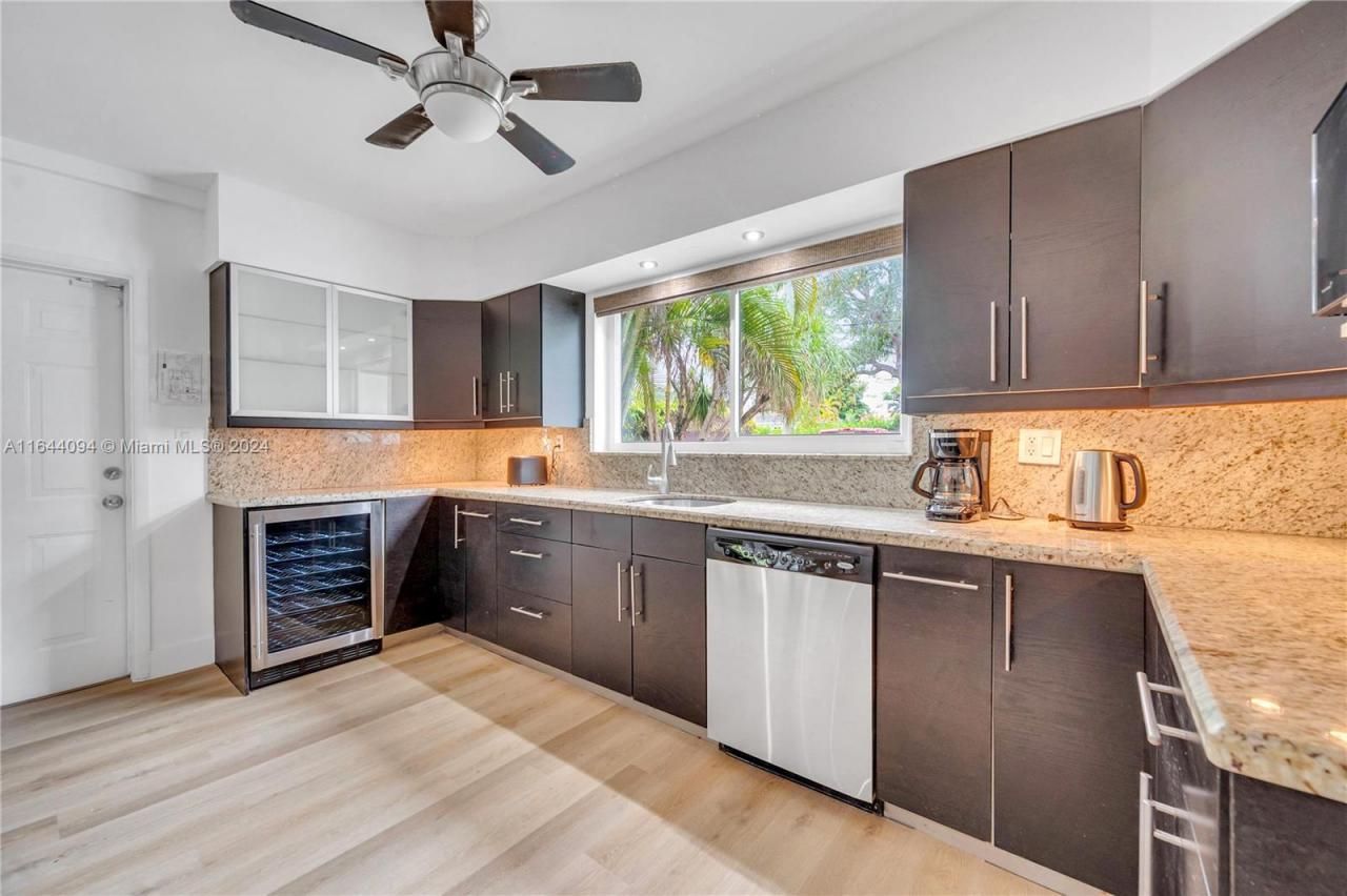 630 NE 117th St, Biscayne Park, FL 33161 Photo