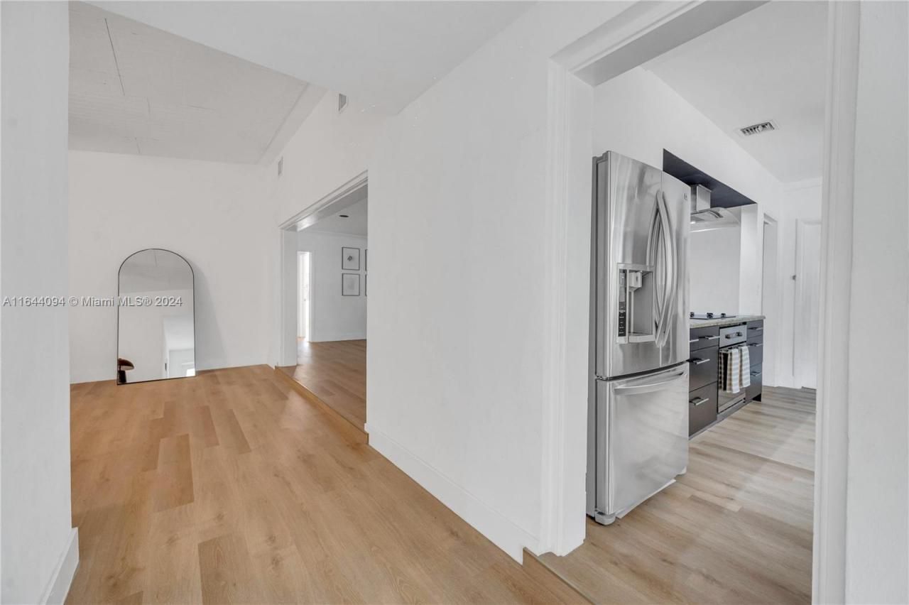 630 NE 117th St, Biscayne Park, FL 33161 Photo