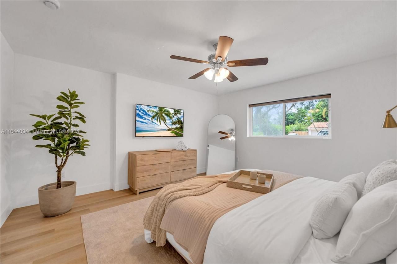 630 NE 117th St, Biscayne Park, FL 33161 Photo