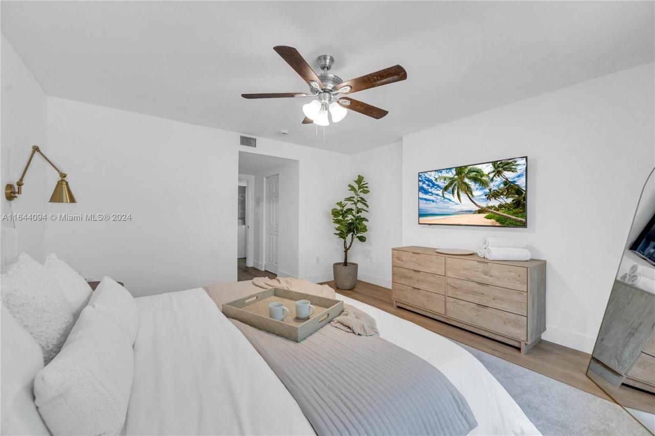 630 NE 117th St, Biscayne Park, FL 33161 Photo