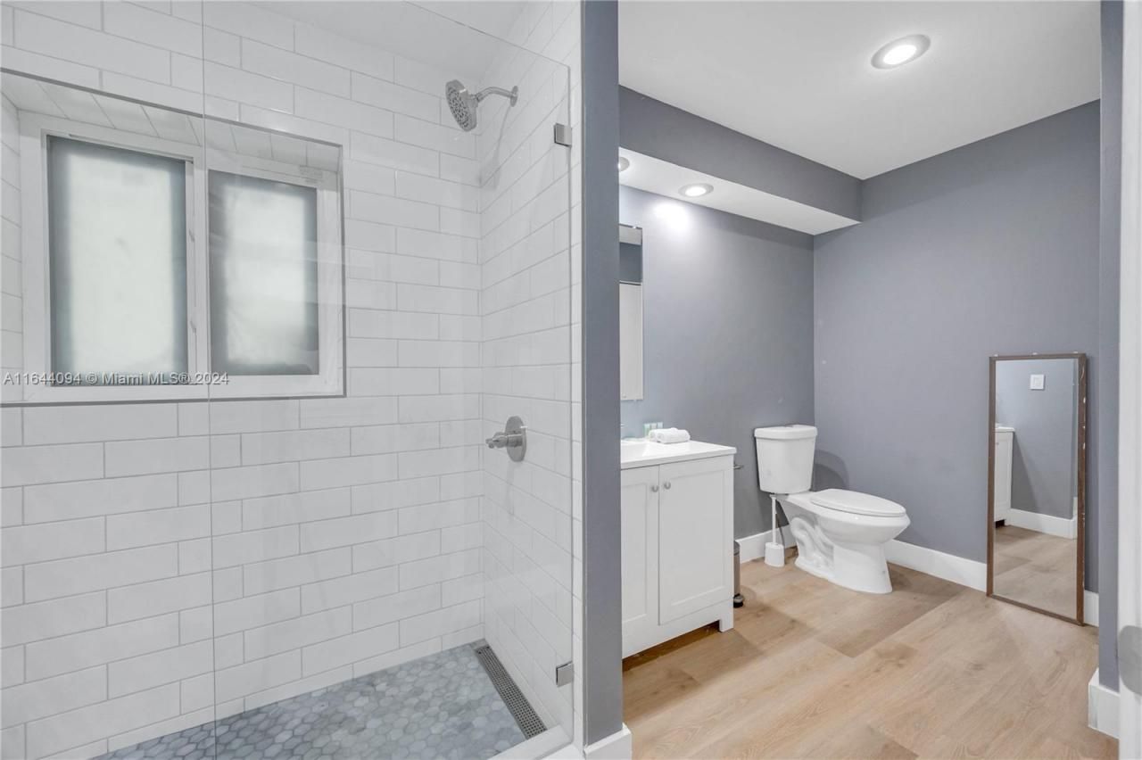 630 NE 117th St, Biscayne Park, FL 33161 Photo