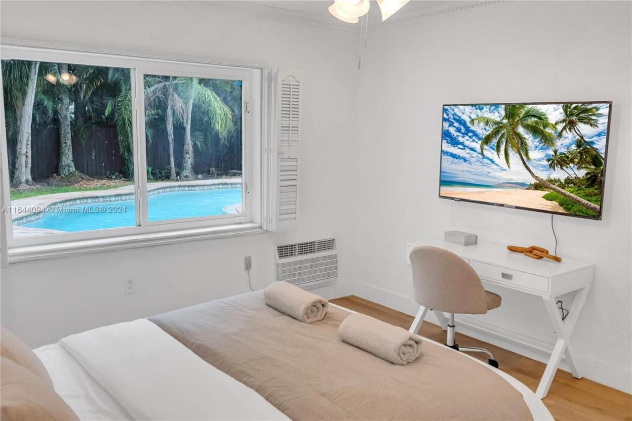 630 NE 117th St, Biscayne Park, FL 33161 Photo