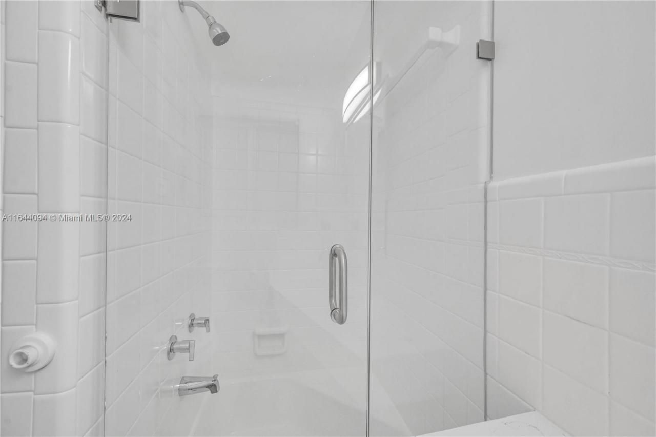 630 NE 117th St, Biscayne Park, FL 33161 Photo