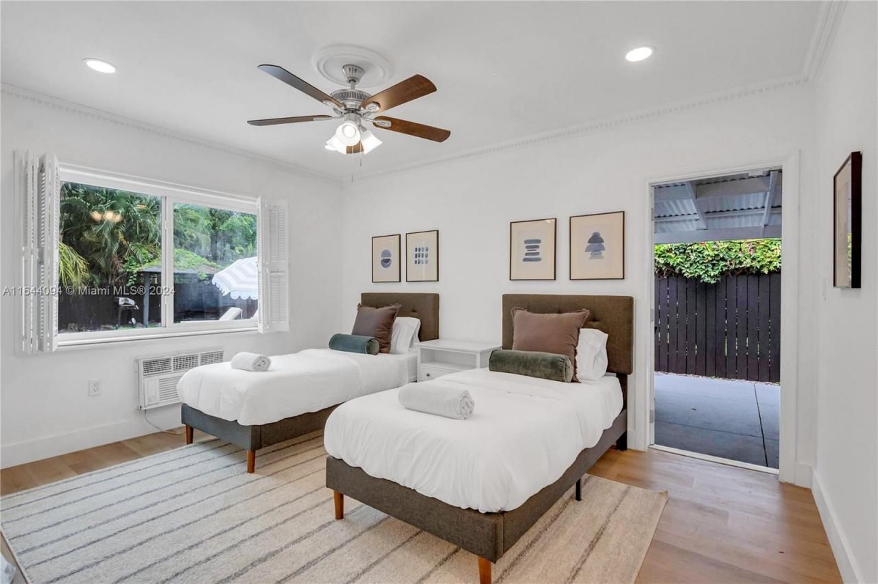 630 NE 117th St, Biscayne Park, FL 33161 Photo