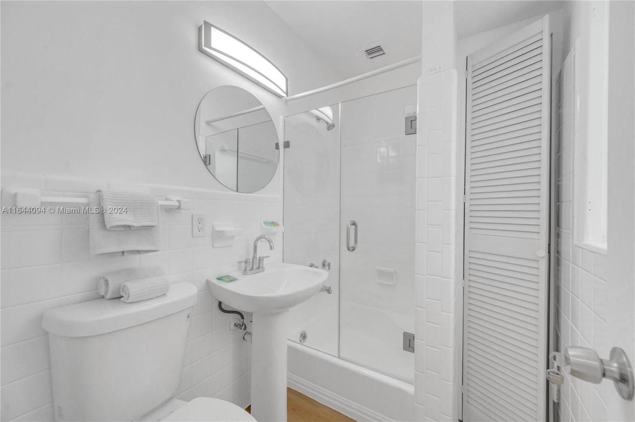 630 NE 117th St, Biscayne Park, FL 33161 Photo