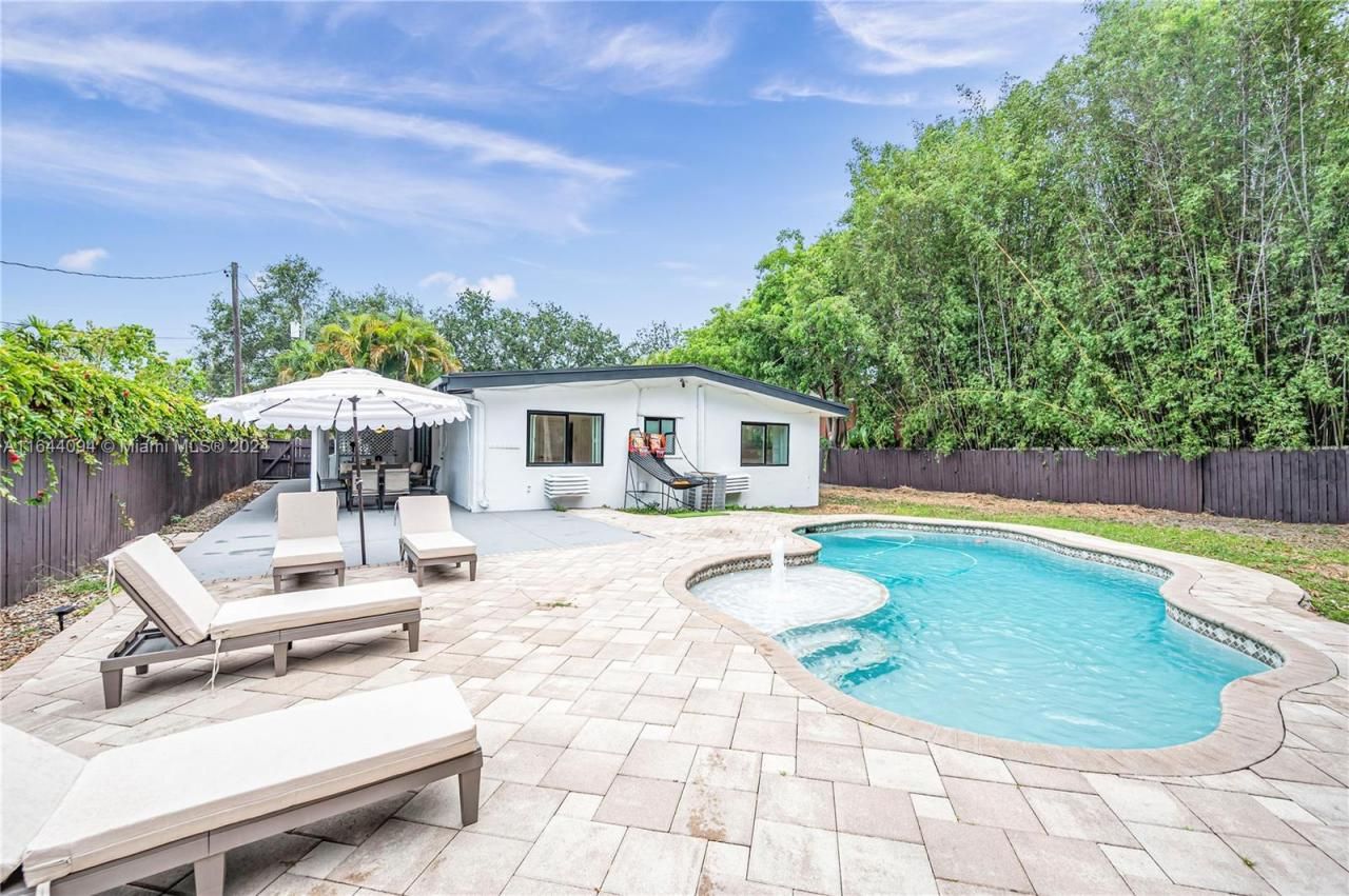 630 NE 117th St, Biscayne Park, FL 33161 Photo