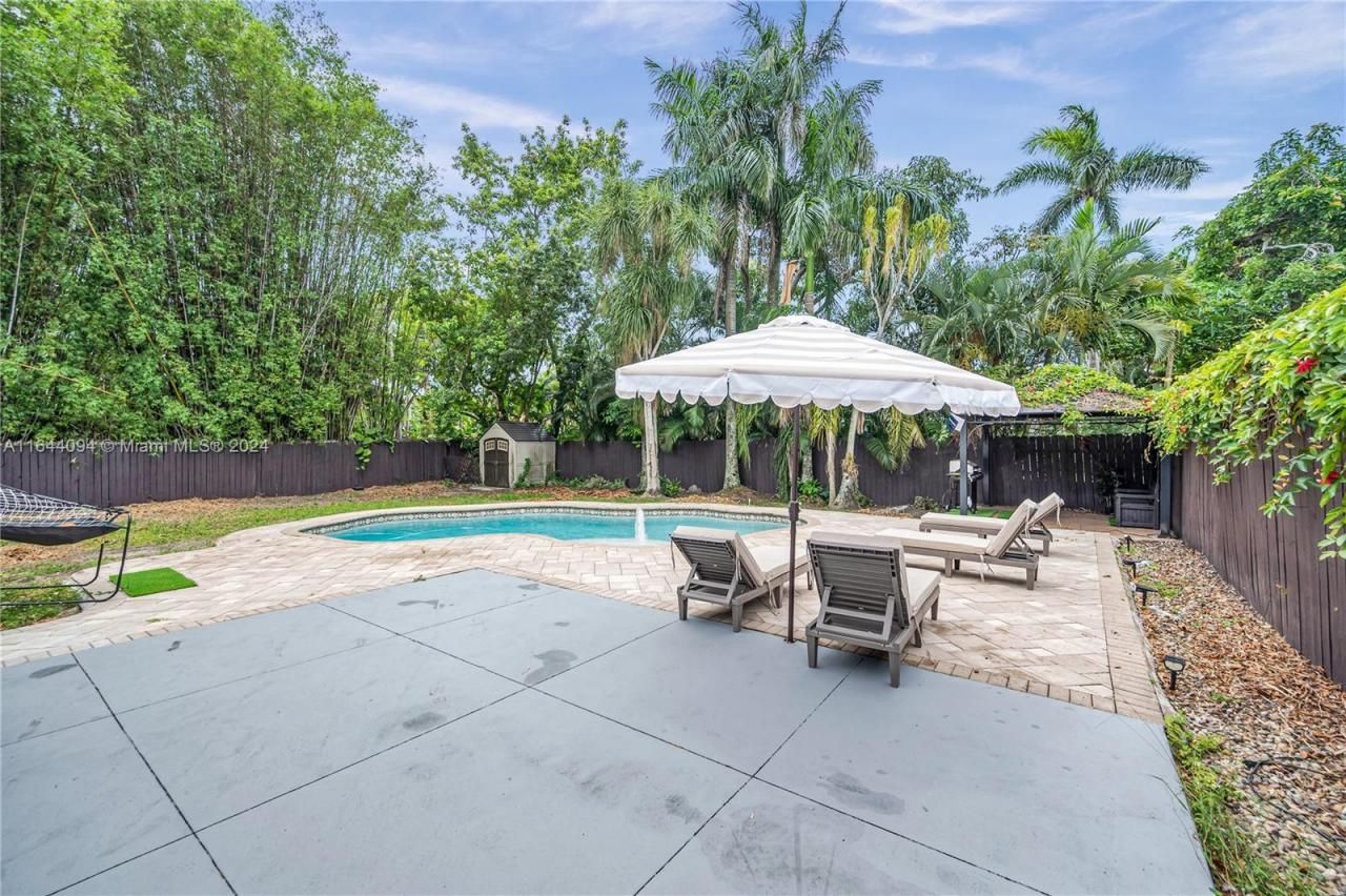 630 NE 117th St, Biscayne Park, FL 33161 Photo