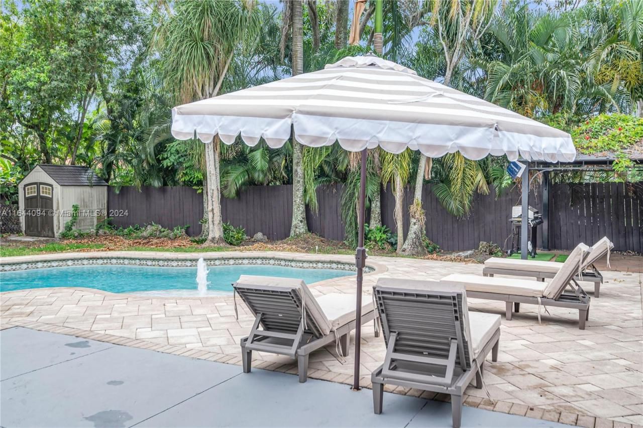 630 NE 117th St, Biscayne Park, FL 33161 Photo