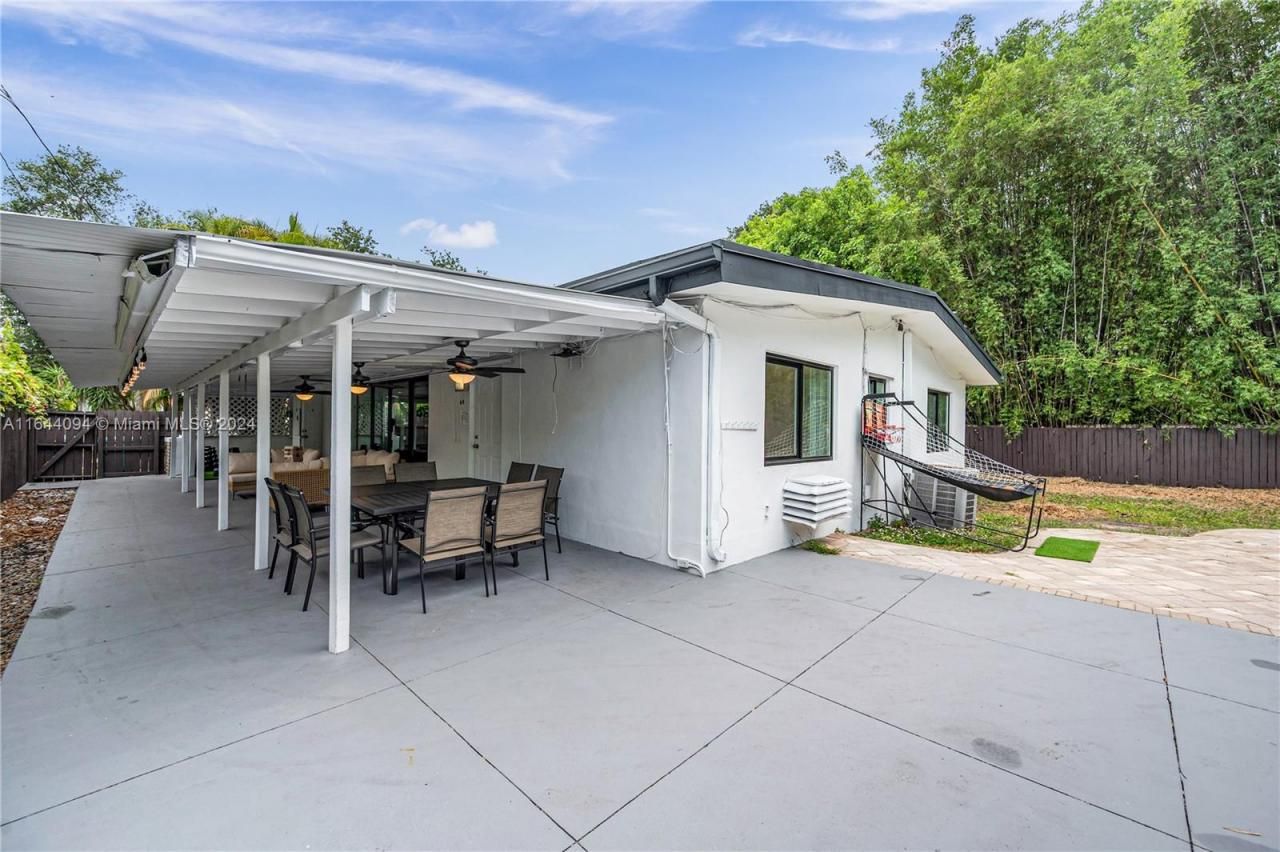 630 NE 117th St, Biscayne Park, FL 33161 Photo