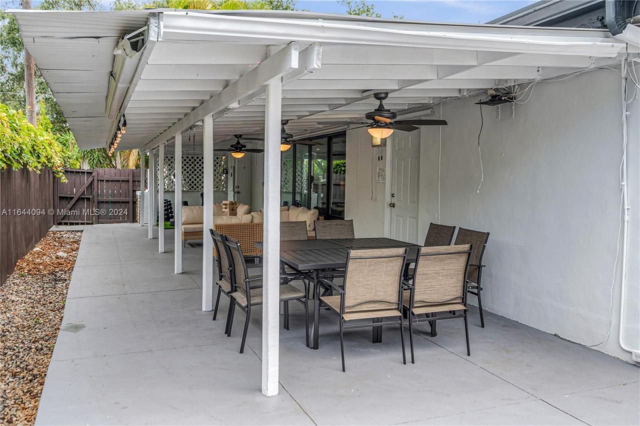 630 NE 117th St, Biscayne Park, FL 33161 Photo