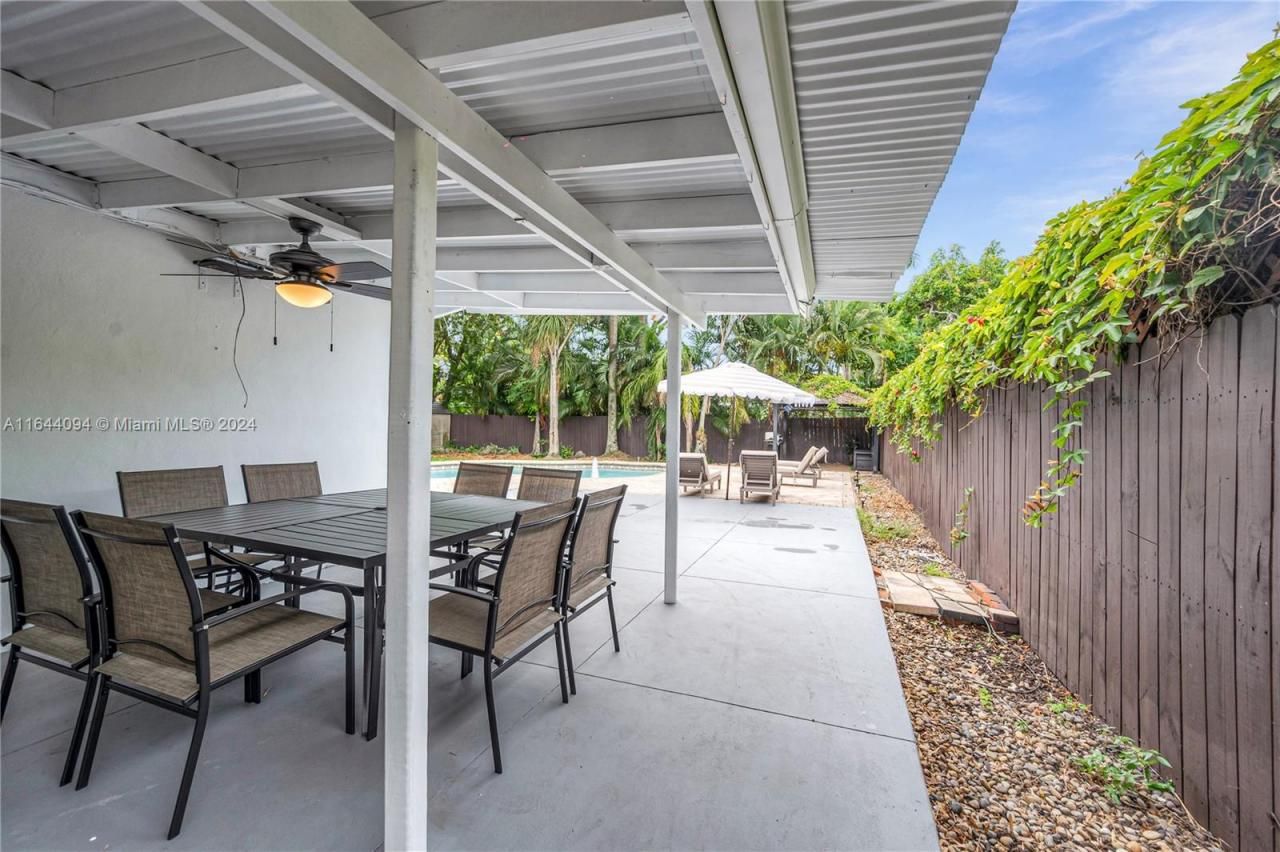 630 NE 117th St, Biscayne Park, FL 33161 Photo