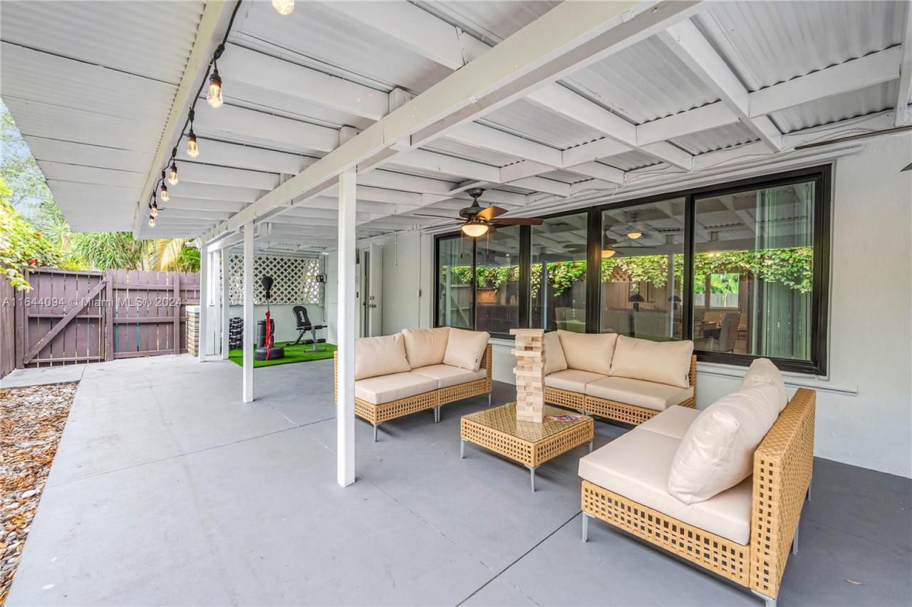 630 NE 117th St, Biscayne Park, FL 33161 Photo