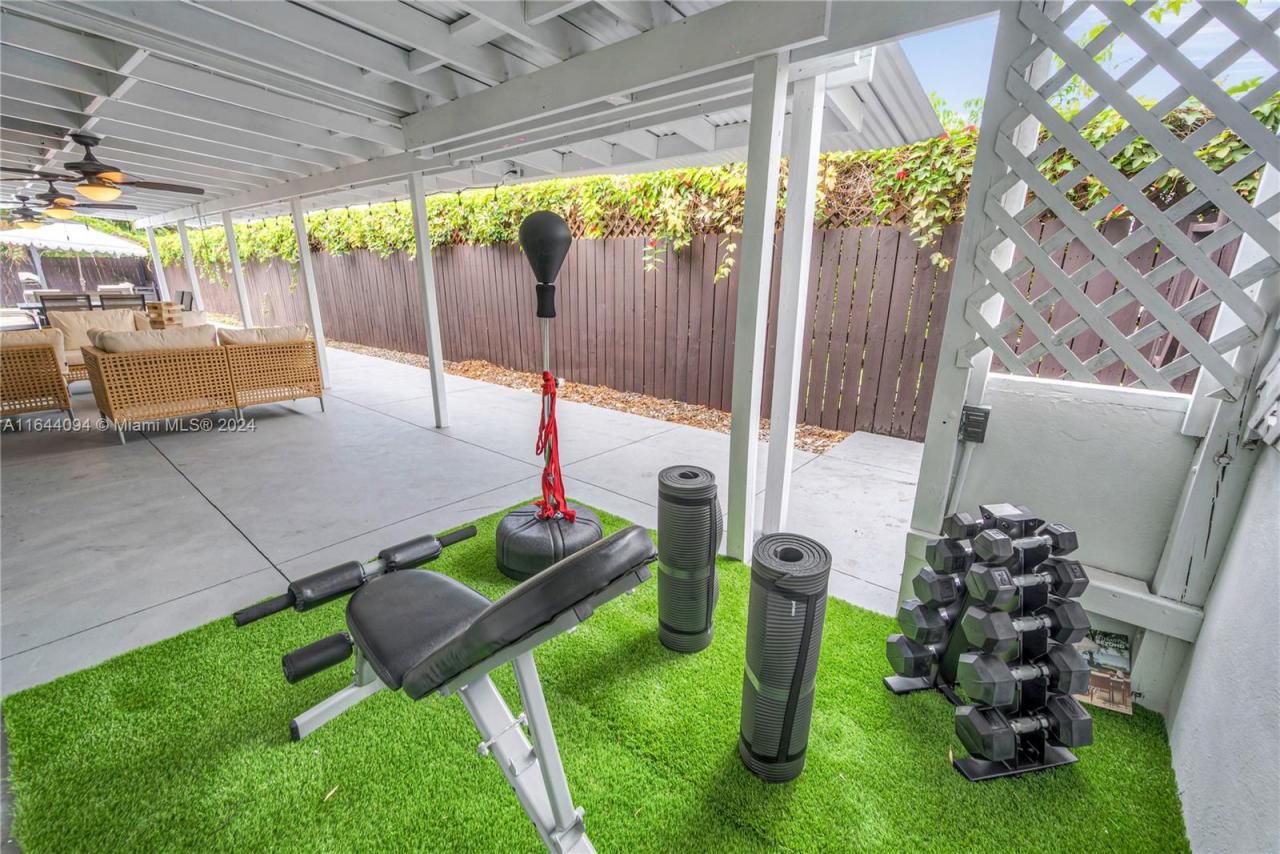 630 NE 117th St, Biscayne Park, FL 33161 Photo