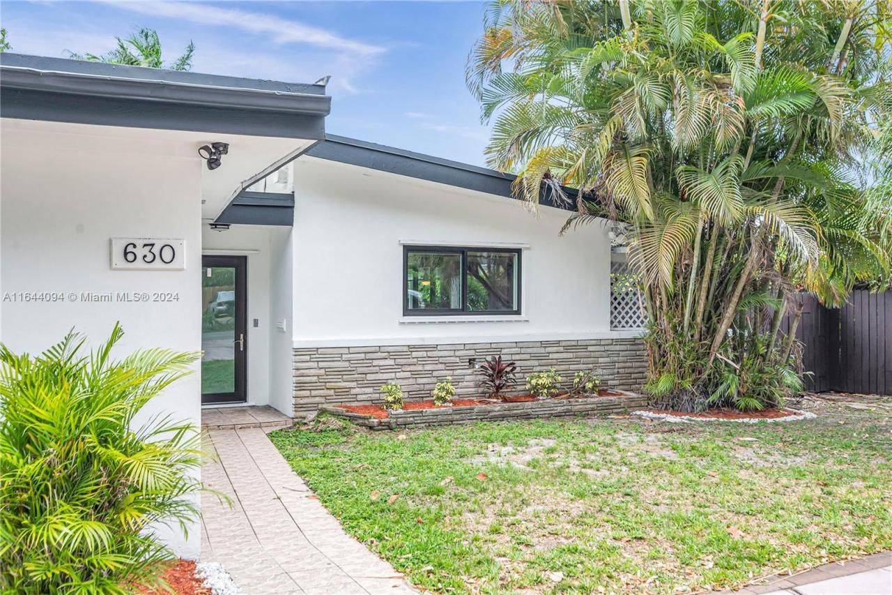 630 NE 117th St, Biscayne Park, FL 33161 Photo