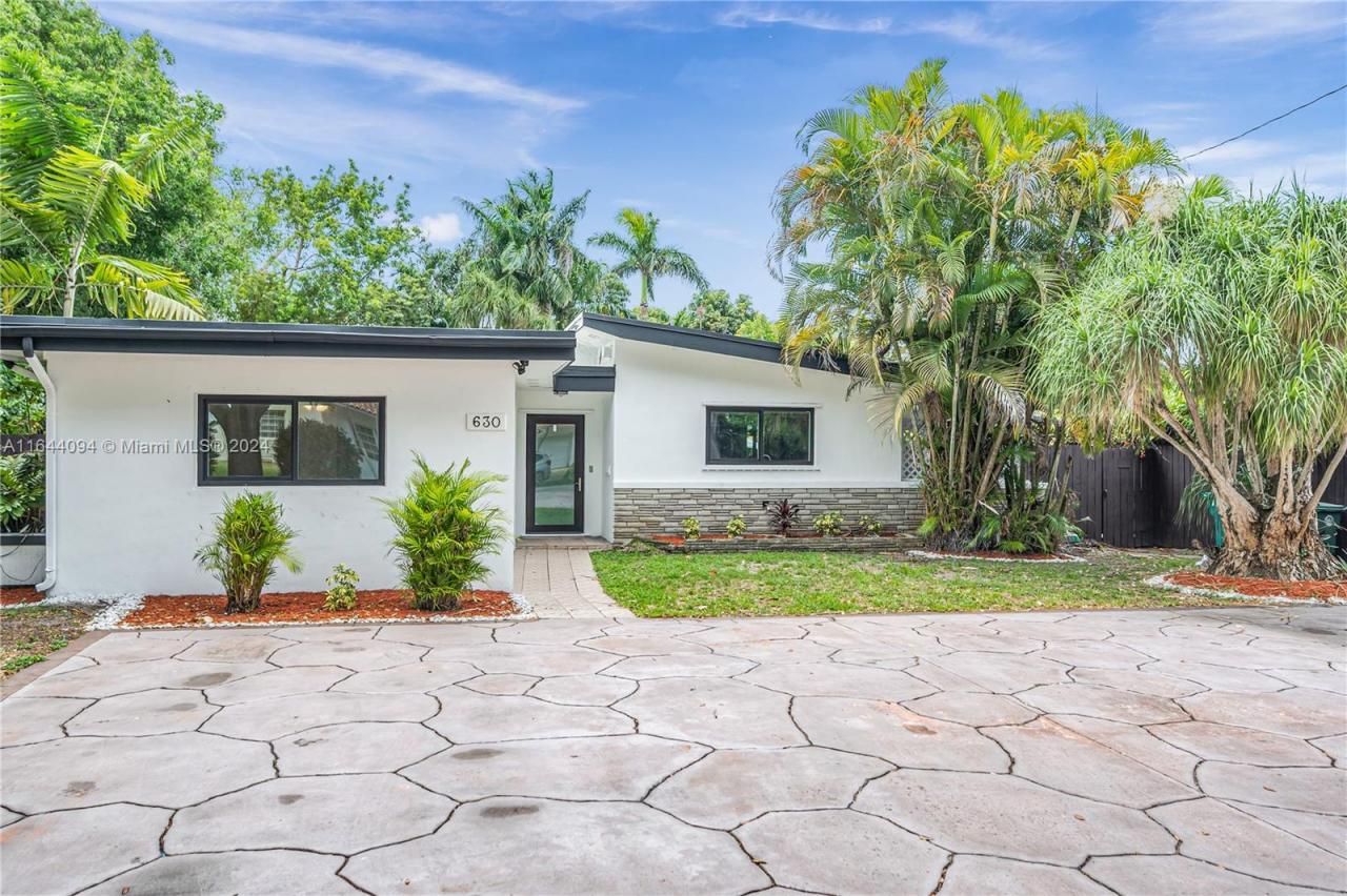 630 NE 117th St, Biscayne Park, FL 33161 Photo