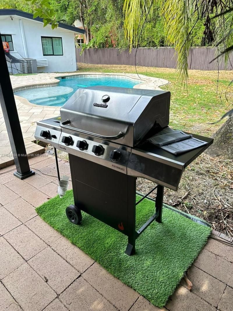 630 NE 117th St, Biscayne Park, FL 33161 Photo