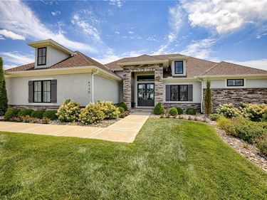 4150 Palisades Point, Riverside, MO 64150