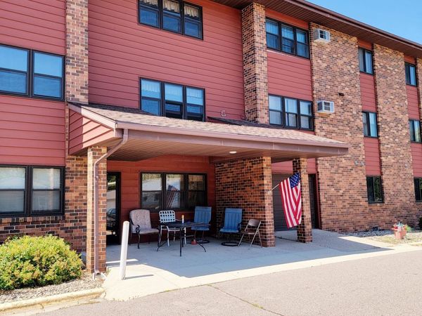 11 Park Street N, Fairfax, MN 55332