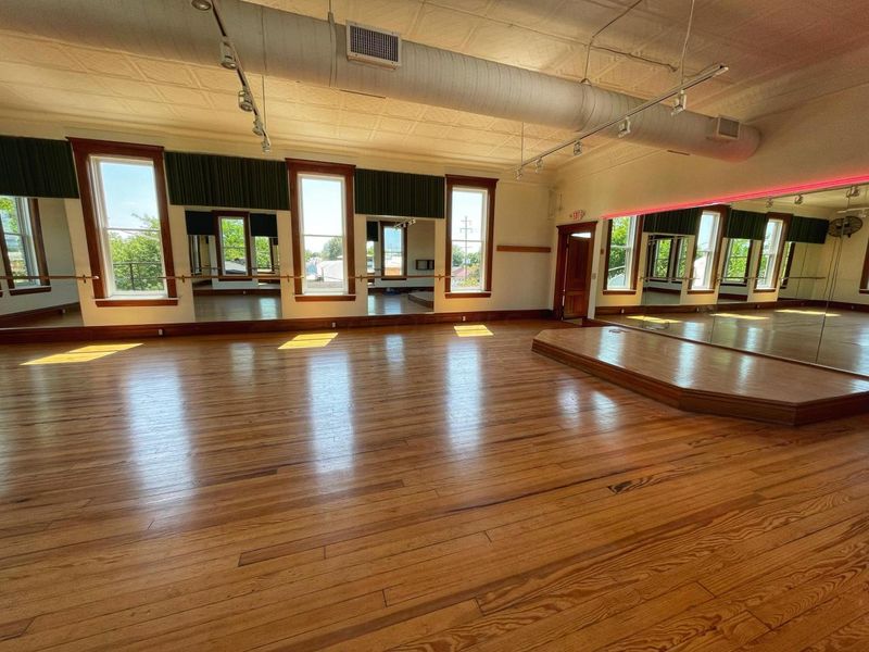 19 E Waterloo Street, Canal Winchester, OH 43110 Photo 3