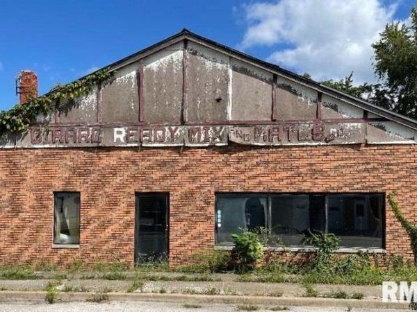 118 N 1ST Street, Girard, IL 62640