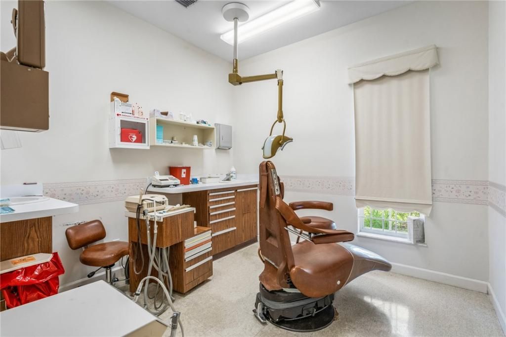 1140 Royal Palm Boulevard, Vero Beach, FL 32960 Photo