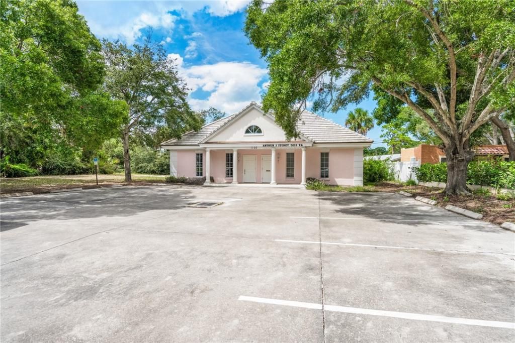 1140 Royal Palm Boulevard, Vero Beach, FL 32960 Photo