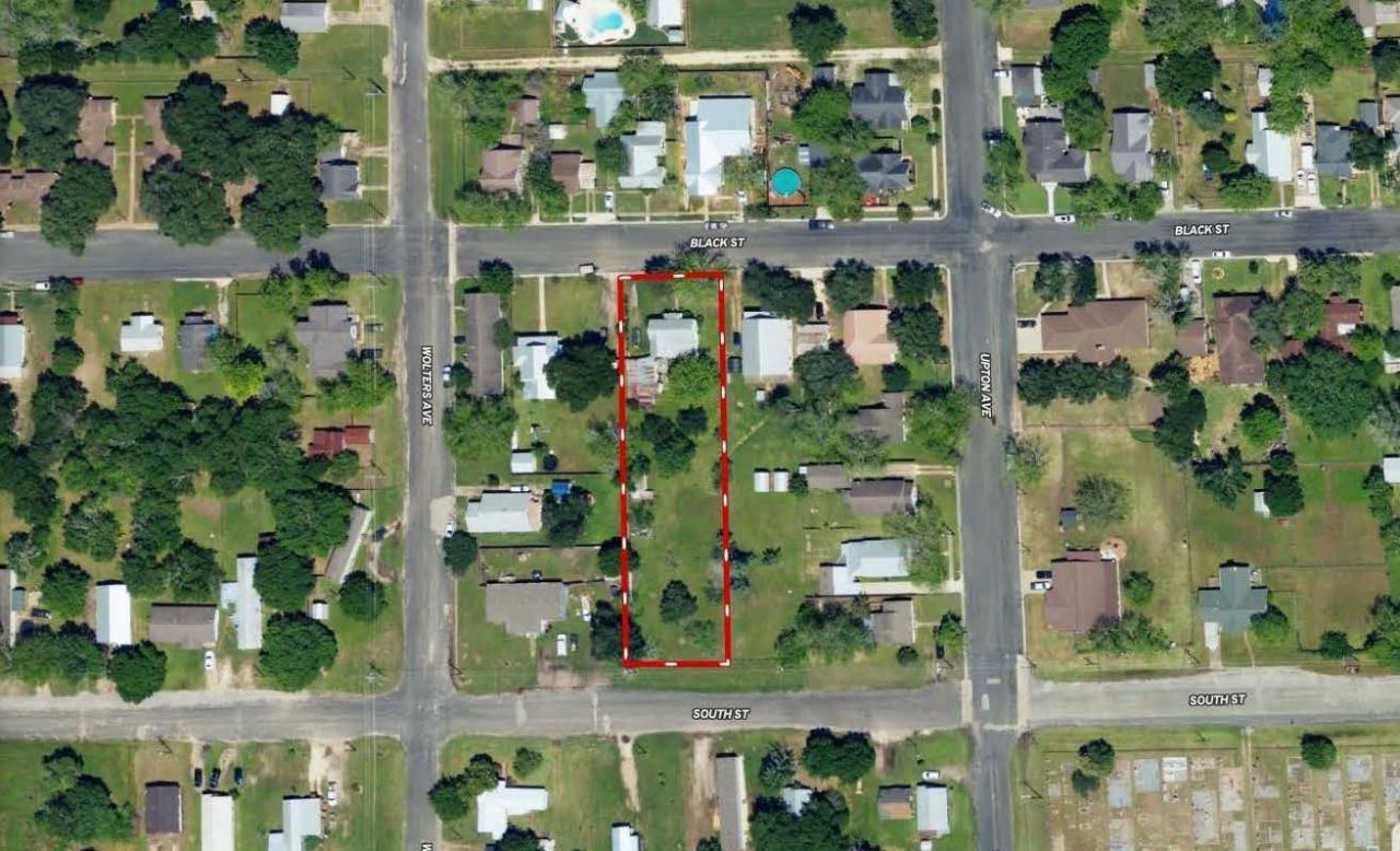 612 Black St, Schulenburg, TX 78956 Main Photo