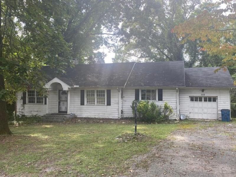 308 W Crest Road, Rossville, GA 30741 Main Photo