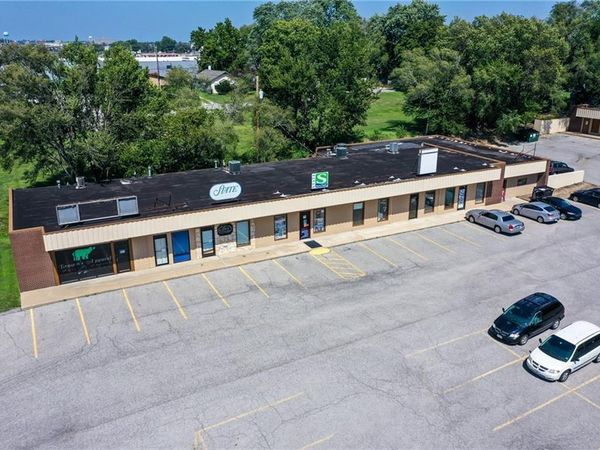 411-425 S Belt Highway, St Joseph, MO 64506