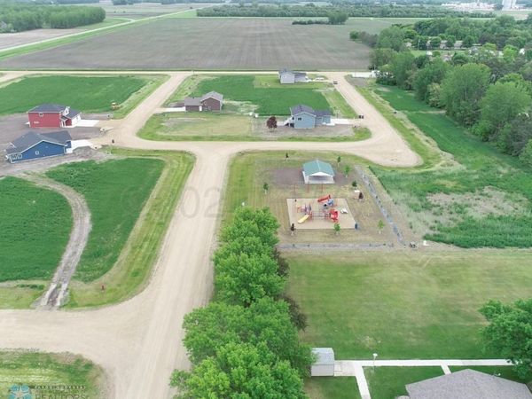 307 PRAIRIE Drive N, Hankinson, ND 58041