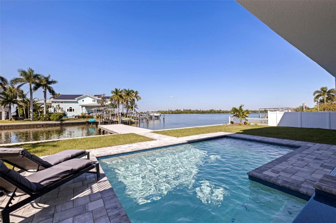 2121 Bayou Grande Boulevard Ne, Saint Petersburg, FL 33703 Photo