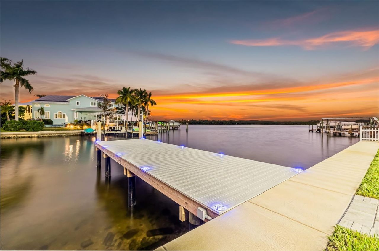 2121 Bayou Grande Boulevard Ne, Saint Petersburg, FL 33703 Photo